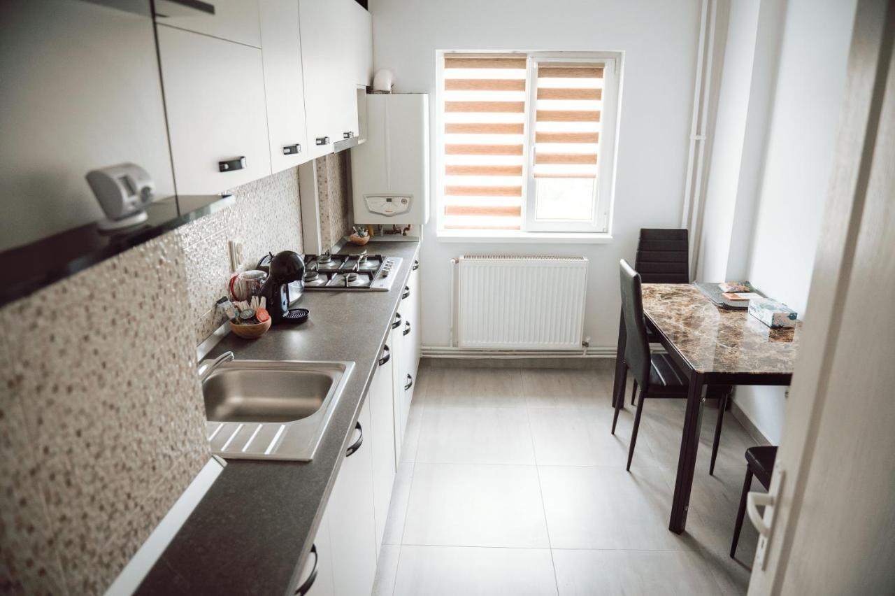 Adrian Home, Central Ploiesti Ngoại thất bức ảnh