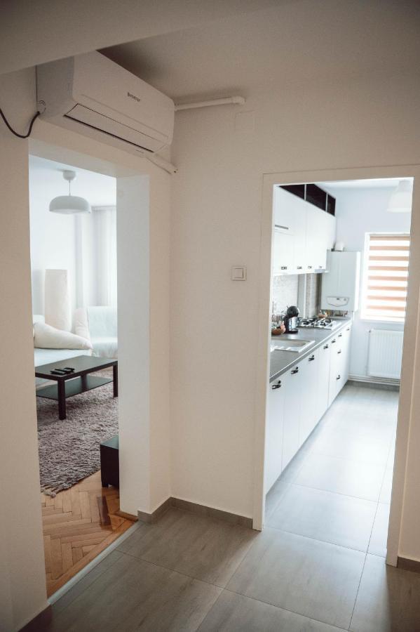 Adrian Home, Central Ploiesti Ngoại thất bức ảnh