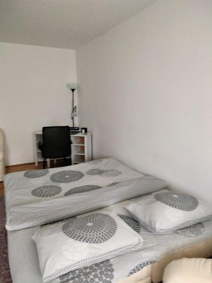 Adrian Home, Central Ploiesti Ngoại thất bức ảnh
