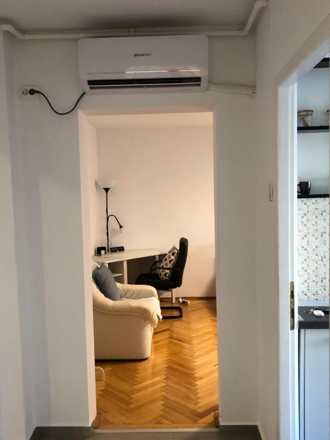 Adrian Home, Central Ploiesti Ngoại thất bức ảnh