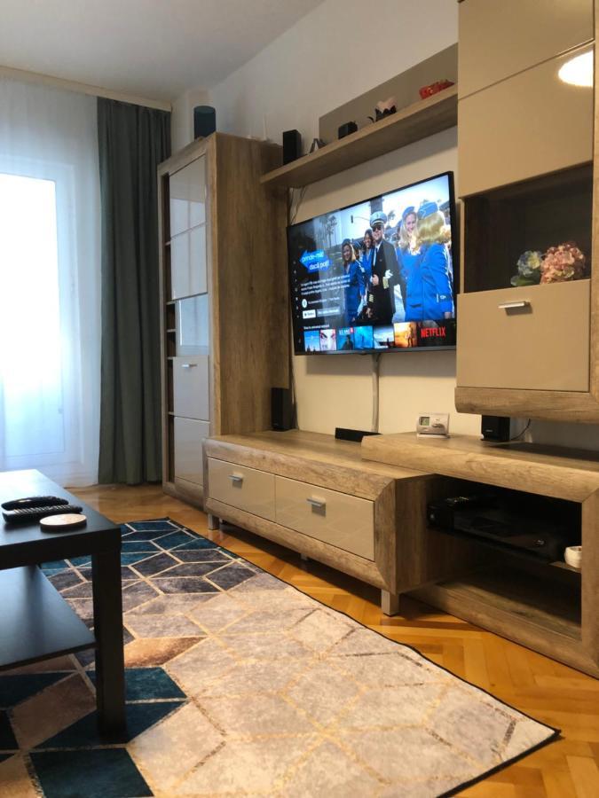 Adrian Home, Central Ploiesti Ngoại thất bức ảnh