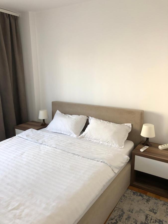 Adrian Home, Central Ploiesti Ngoại thất bức ảnh