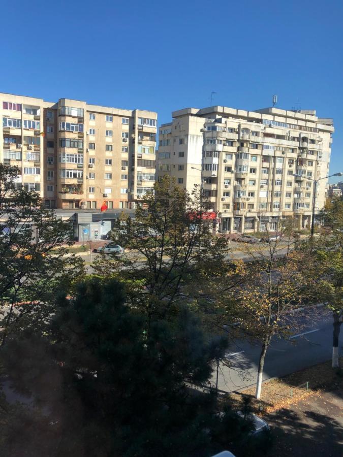 Adrian Home, Central Ploiesti Ngoại thất bức ảnh