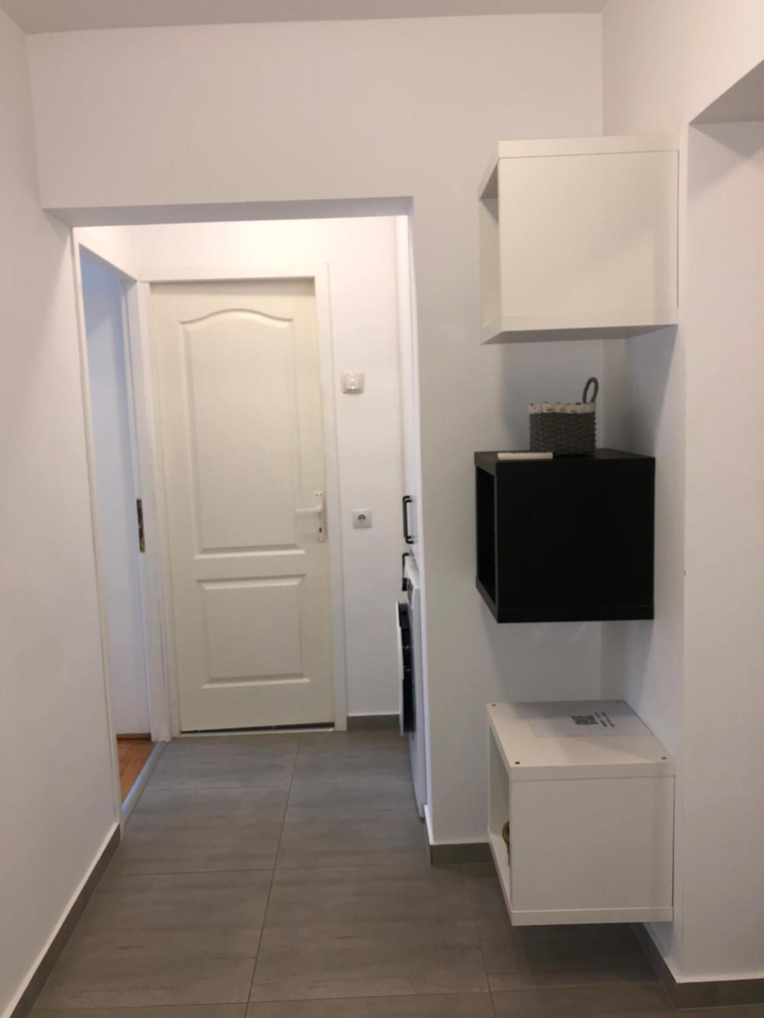 Adrian Home, Central Ploiesti Ngoại thất bức ảnh